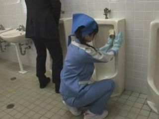 CFNM Blowjob Service In Toilet