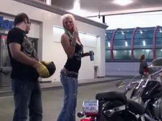 Nympho Bitch Giving Her Pussy In Exchange For Ride On Harley